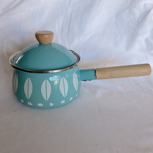 MCM 1.5 qt Lidded saucepan White Lotus on Turquoise Blue Scandinavian Vintage - Picture 1 of 13